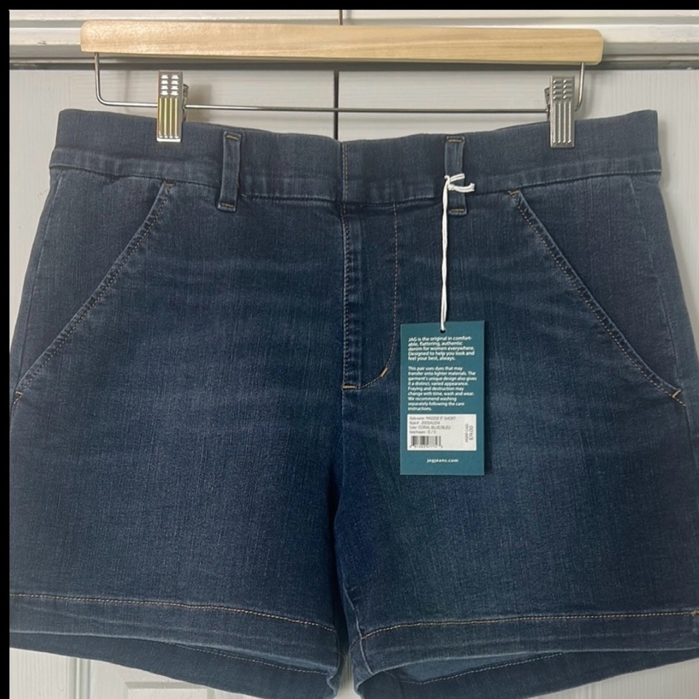 JAG Stretch Denim Mid-Rise MADDIE 5” Pull-On Denim Shorts. Super cute:) NEW